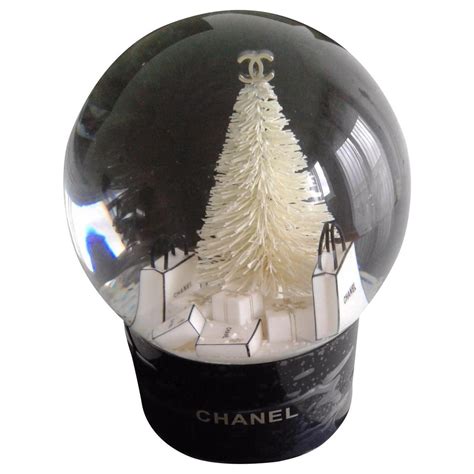 Boule à neige Chanel .